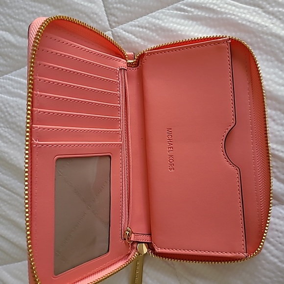 Michael Kors wallet - Picture 3 of 3